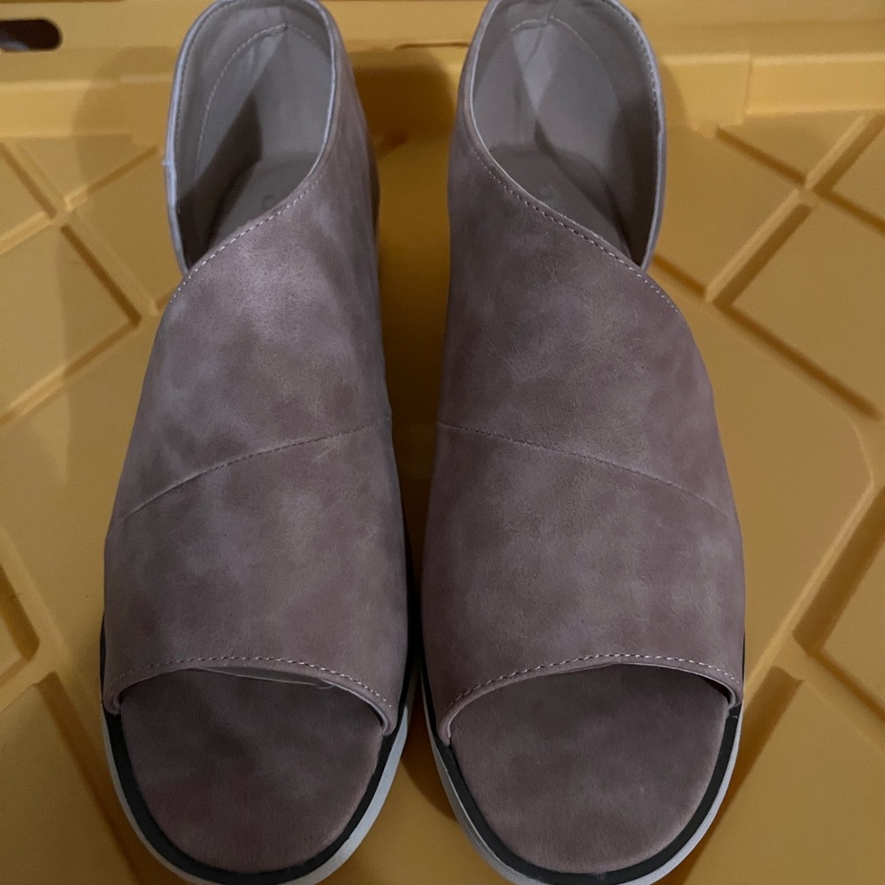 Like new, worn twice, purchased from macys - Picture 3 of 5